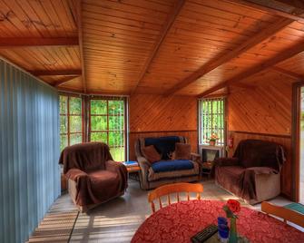 Stanley Lakeside Spa Cabins - Stanley - Huiskamer