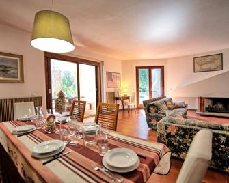 Villa Rocca Mare by PosarelliVillas - Casa di Pietra - Comedor