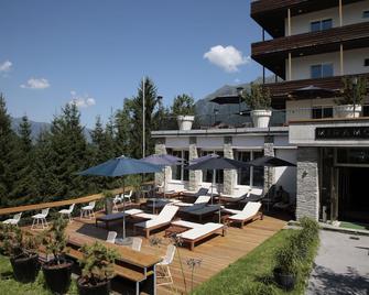 ميرامونت - باد غاستيين - شرفة مرصوفة