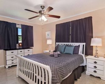 Beachy Home with Rec Room and Patio - Palm Bay - Bedroom