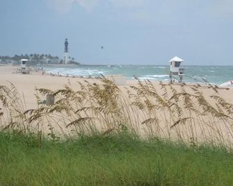 Cottages by the Ocean - Pompano Beach - Beach