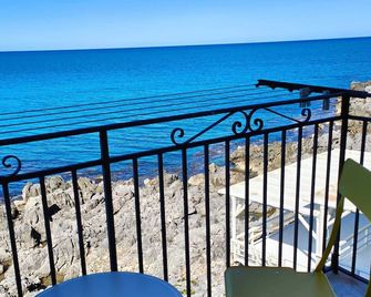 Coastal Seaview Suite & Central Balcony Street View Studio - Cefalù - Balcony
