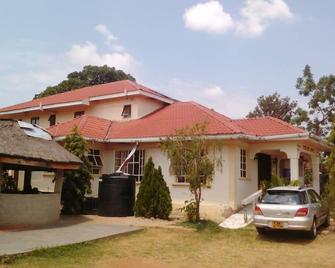 Gralins Hotel - Bondo - Building