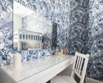 Spacious Townhouse in central Brighton | Sleeps up to 20 - Brighton - Bedroom