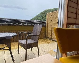 Kouragi - Kami - Balcony