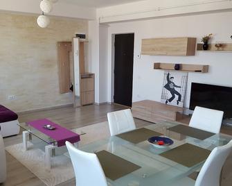 Sky Sea View From 7th Floor - Constanţa - Dining room