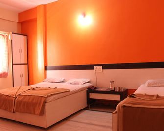 Hotel Kaustubh Shirdi - Shirdi - Phòng ngủ