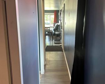 2 bedroom home in Fort Frances Ontario - Fort Frances - Hallway