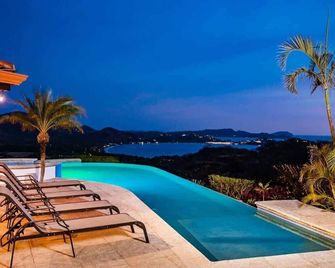 Infinity Pool Villa with Ocean & Mountain Views - Puerto Viejo - Piscina