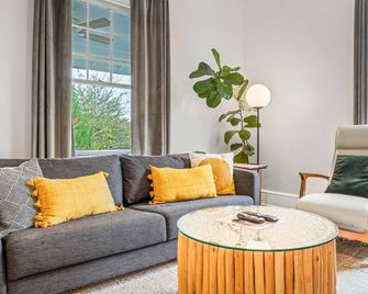 Sweet Afton | Country House in Heart of Wine Country - Afton - Living room