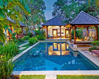 5 Star Villa for Rent in Bali, Bali Villa 1015 - North Kuta - Pool