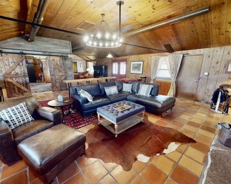 Pack Creek ~ Lodge Suite - Moab - Living room