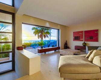 Sunset Cliffs Modern Luxury Estate w Ocean Views, Oversized Spa, AC, Yard! - San Diego - Sala de estar