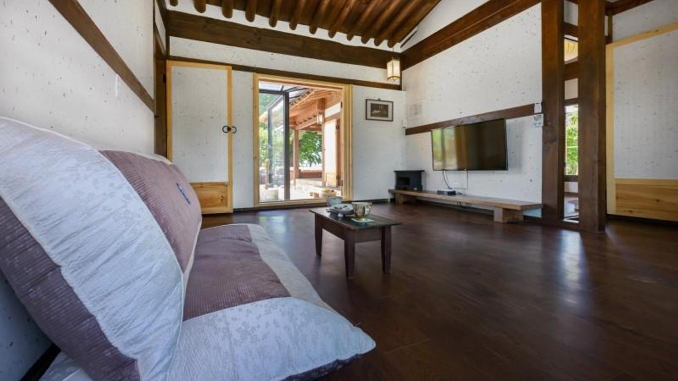 Gyeongju Sanjuk Hanok Village Pension