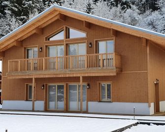 Spacious and luxurious family chalet - Samoens. Grand Massif skiing. Easy access - Samoëns - Bâtiment