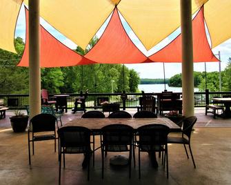 Tiny Home at Kentucky Lake's Lynnhurst Family Resort - Murray - Balkón