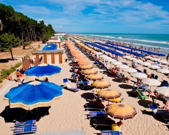 Hotel Maria - Pineto - Spiaggia