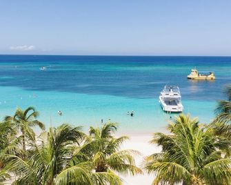 Henry Morgan Hotel & Beach Resort - Coxen Hole - חוף
