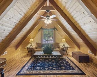 Rreal Log Cabin-Hottub, Loft, Near Big Cedar, Dog Friendly, Free Daily Attractions Tickets! - Ridgedale - Sala de estar