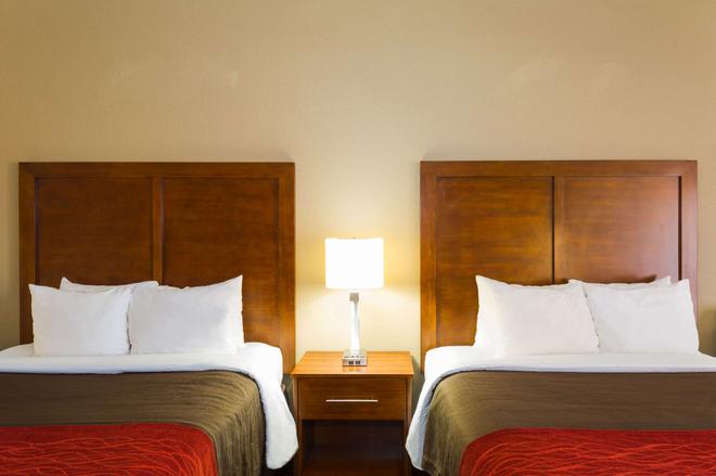 Baymont By Wyndham Bonita Springs Naples North 82 2 3 3