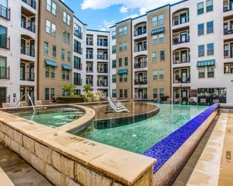 Spacious Uptown Gem Free Parking Pet Friendly - Dallas - Piscina