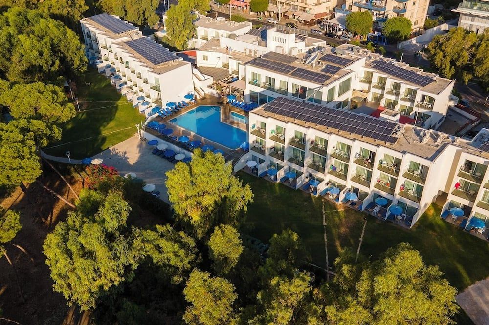 Park Beach Hotel - לימסול