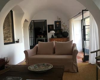 Village house with garden and pool. Costa Brava - Regencós - Living room