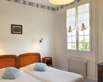 Hostellerie Du Chateau - Valloire-sur-Cisse - Bedroom