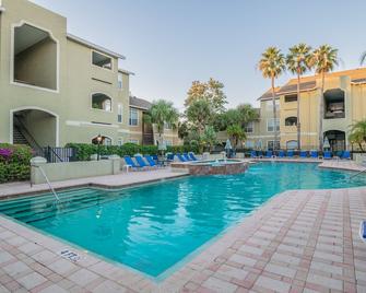 O Charming Condo Minutes From Gorgeous Clearwater Beaches O - Clearwater - Pileta