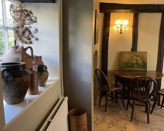 Stunning 2 Bed Cotswold Cottage Winchcombe - Winchcombe - Dining room