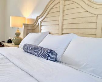 Grand Turk Inn - Cockburn Town - Bedroom