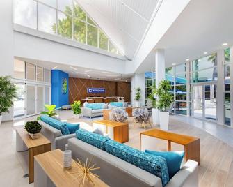 Free Shuttle to Disney! 3 Family-friend Rooms | Onsite Pool - Bay Lake - Lobby