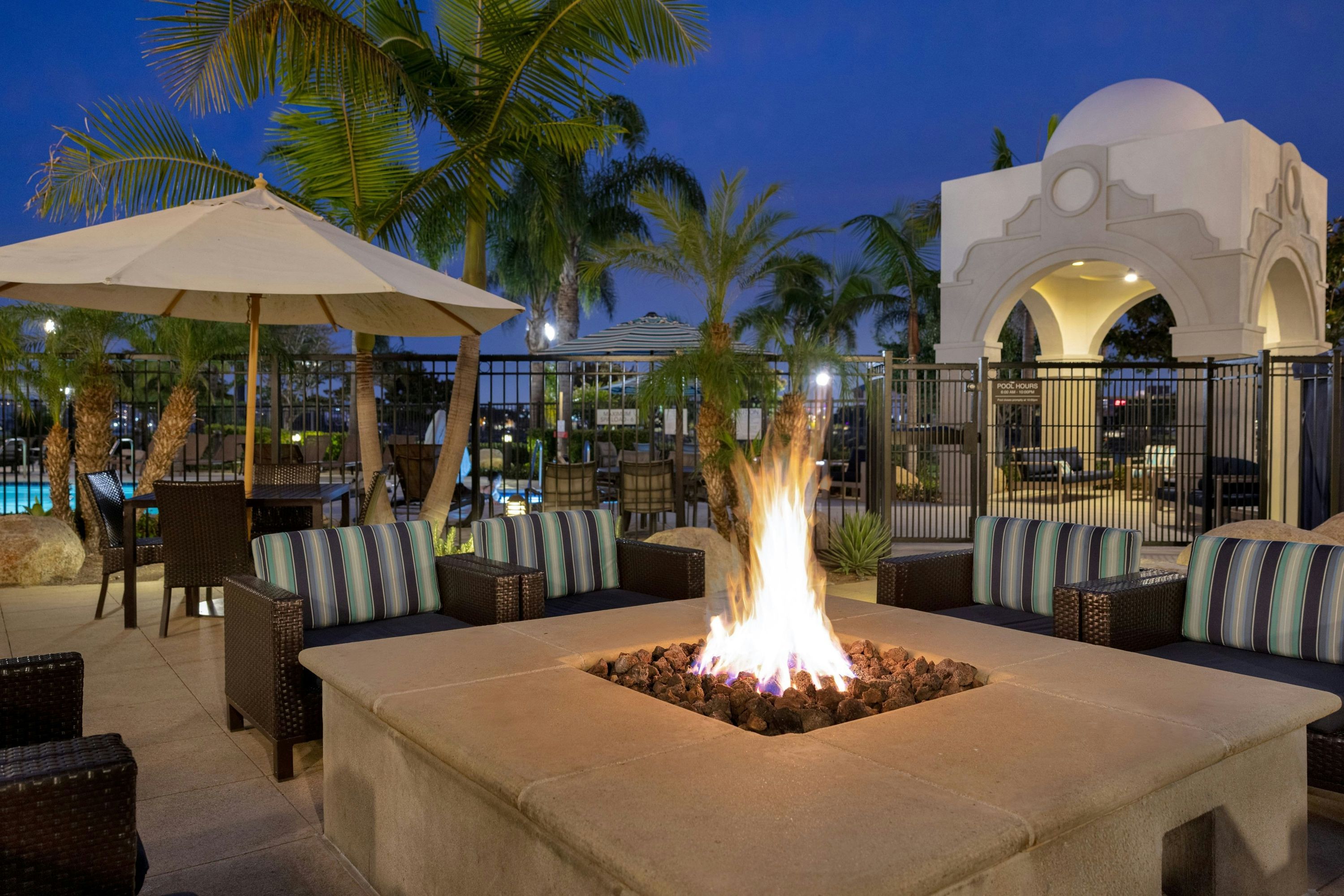 Courtyard by Marriott San Diego Airport/Liberty Station - San Diego - Piscina