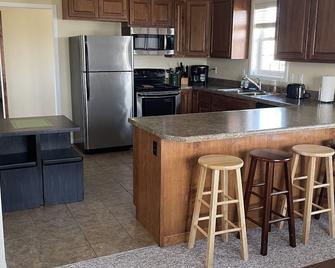 Planning a trip? This property is a perfect country getaway - Weldon - Kitchen
