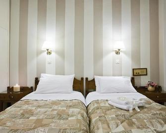 Kouros Hotel - Delphi - Bedroom