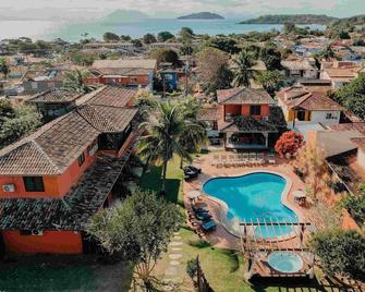 بوزادا سابل دور - بوزيوس - حوض السباحة