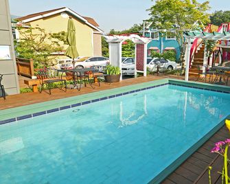 Gyeongju Tiamo Pension - Gyeongju - Pool