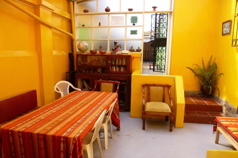 أندينو - كويتو - غرفة طعام