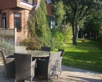 Stunning Interior Designed Lodge House with wonderful sea views - Broadstairs - Patio