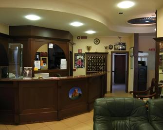 Hotel San Pellegrino - Spilamberto - Front desk