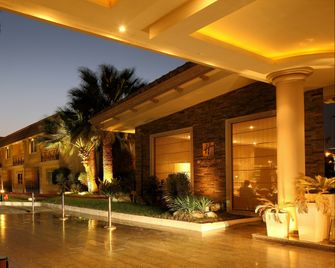 Holiday Inn Al Khobar - Corniche By IHG - Al Khobar - Building