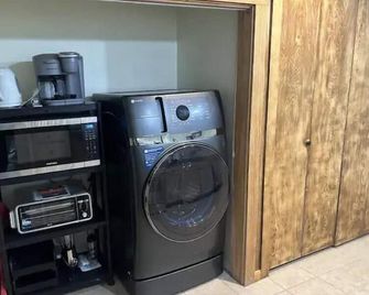 On golf course with lake view, deer, boat launch - Huntsville - Laundry facility