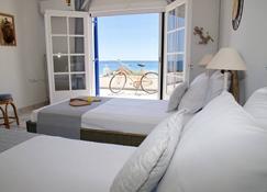 Aroura Homes 4br Beachfront Villa - Spétses - Bedroom