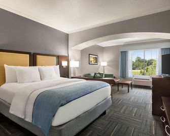 La Quinta Inn & Suites by Wyndham Dublin - Dublin - Ložnice