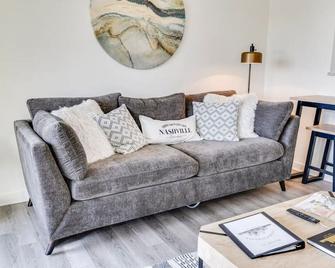 Championship Nashville 1 Bedroom Riverfront Condo - Nashville - Sala de estar