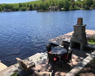 Lakefront Getaway : Mountain & Lakes views - West Milford - Patio
