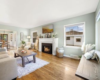 Lincoln 4br 2ba Central Twin Falls Home Sleeps 10 - Twin Falls - Living room