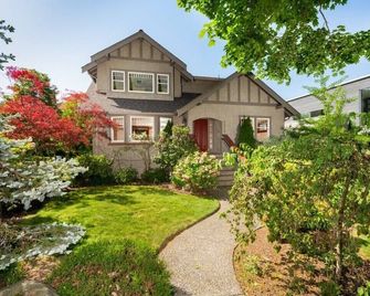 Kitsilano Modern Comfort - Spacious 1 Bedroom In Quiet Tree Lined Neighbourhood - ונקובר - בניין