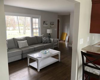 Chester River Waterfront, Magnificent Views, Dock, Beach, Close 2 Town - Chestertown - Huiskamer