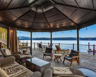 Lakeside Loft | Beautiful Waterfront Log Cabin - Harrison - Balcony
